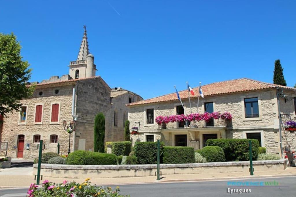 Charmant Appartement 3 Chambres Et Terrasse Eyragues エクステリア 写真