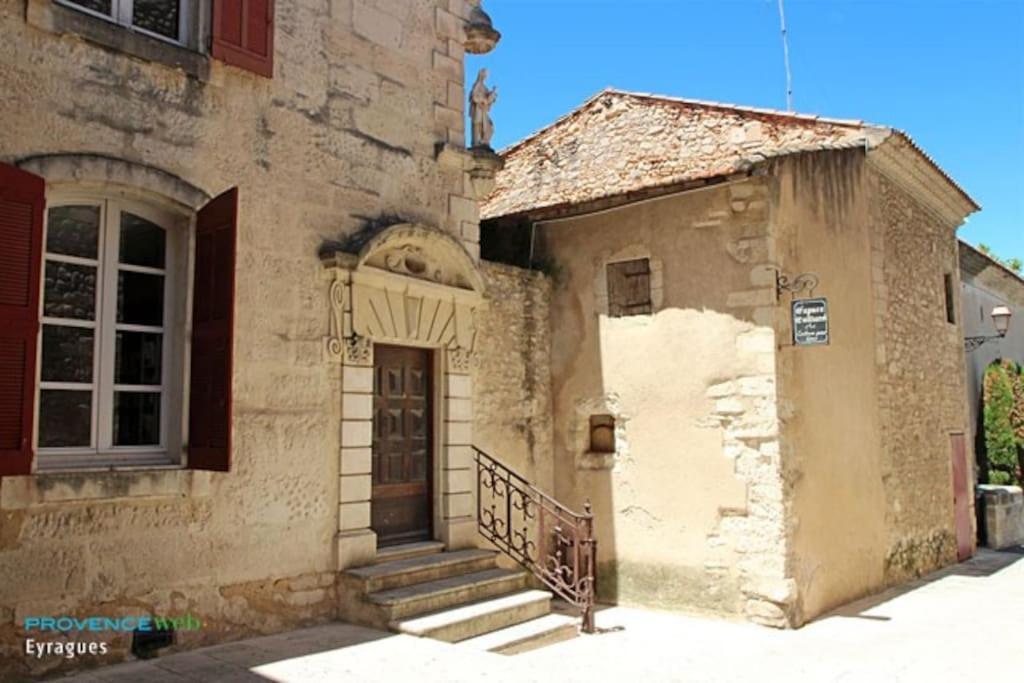 Charmant Appartement 3 Chambres Et Terrasse Eyragues エクステリア 写真