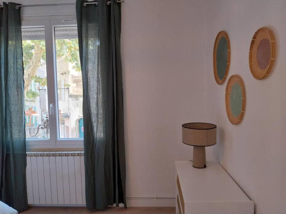 Charmant Appartement 3 Chambres Et Terrasse Eyragues エクステリア 写真
