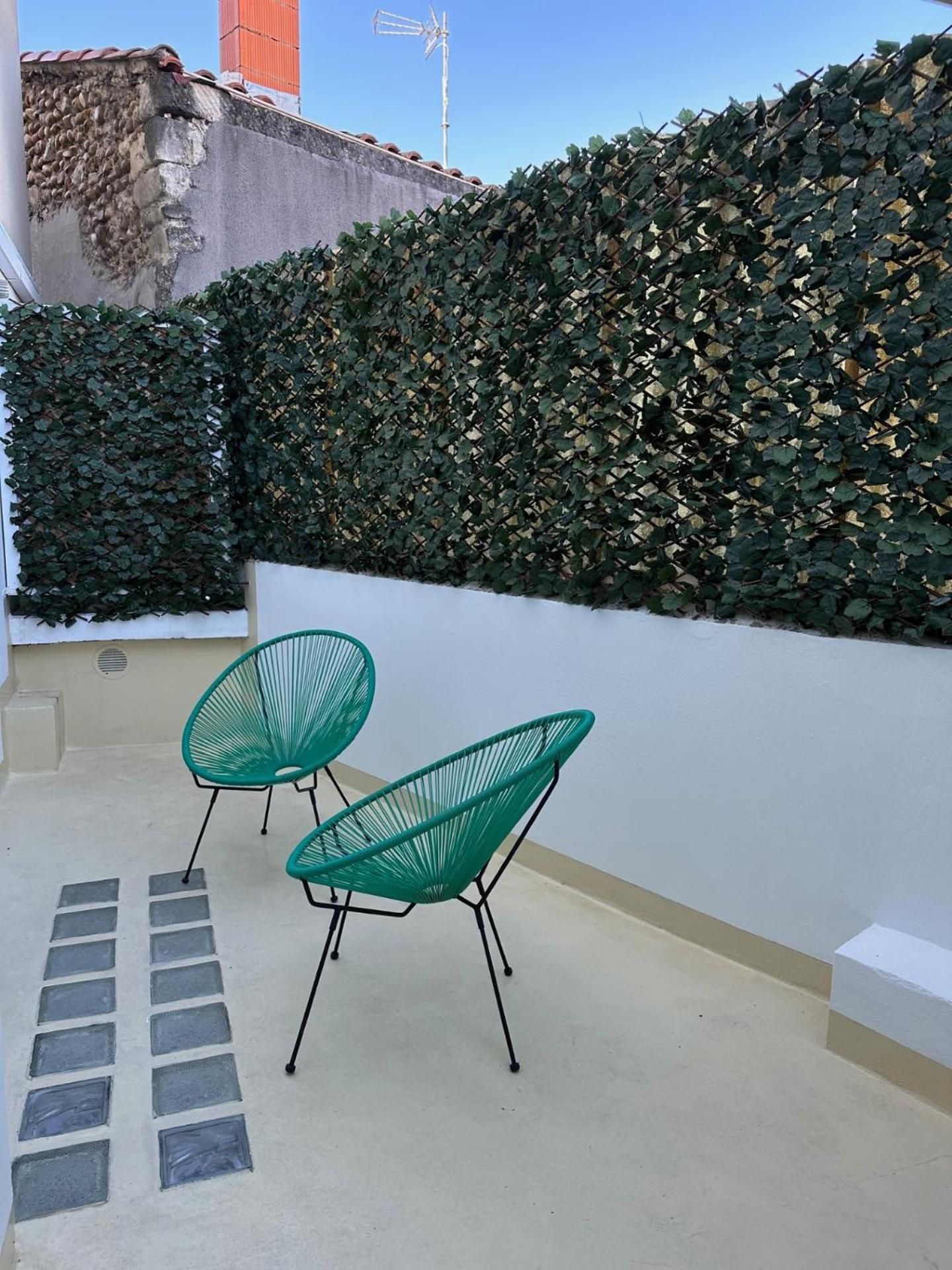 Charmant Appartement 3 Chambres Et Terrasse Eyragues エクステリア 写真