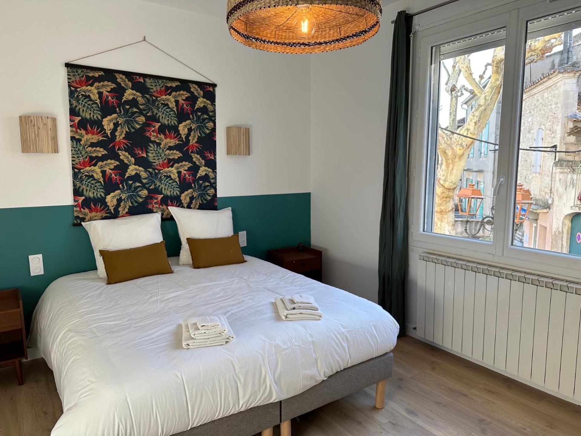 Charmant Appartement 3 Chambres Et Terrasse Eyragues エクステリア 写真